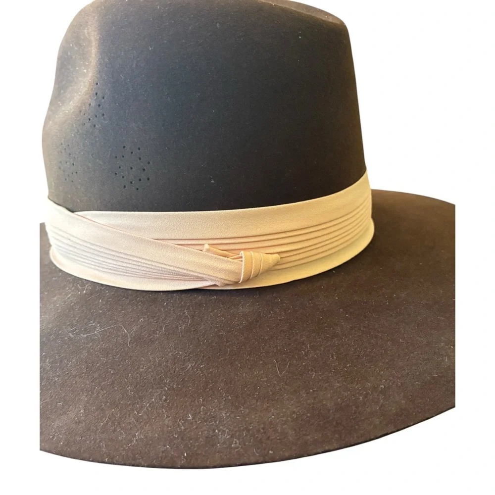 The Vail Heritage Collection: Vintage "Dorian" Safari Ensemble - Picture 6 of 12